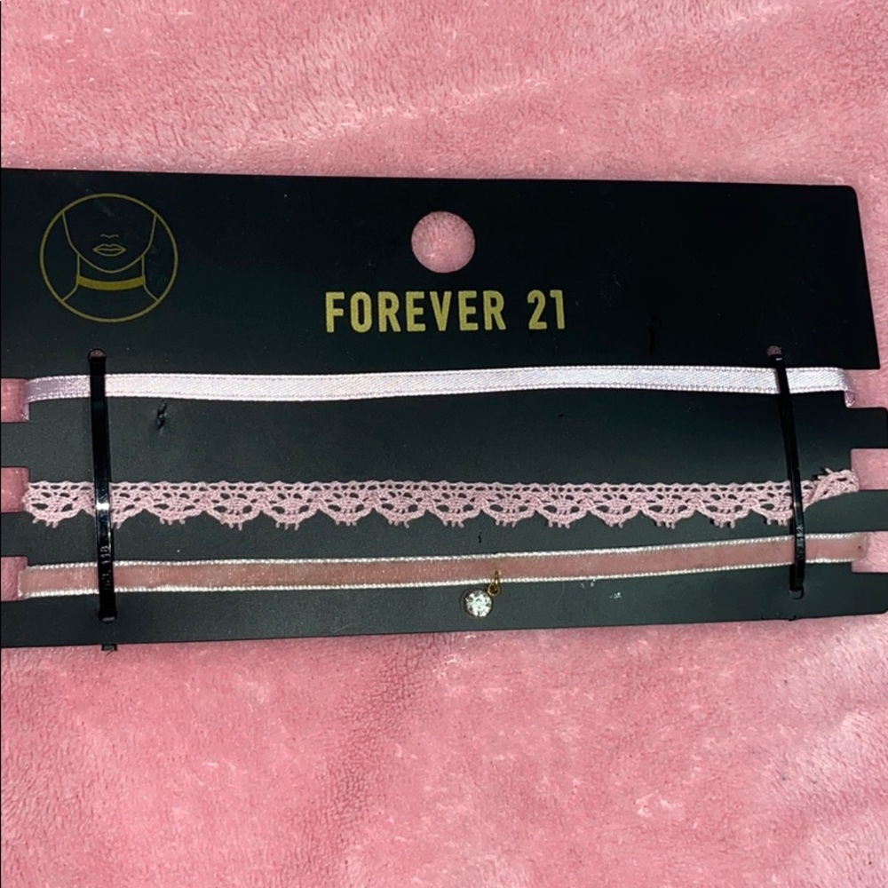 3 pack of chokers FOREVER 21